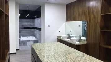 Luxury Penthouse | Bathroom | Shower, hair dryer, slippers, towels