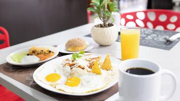 Petit déjeuner préparé à la commande compris tous les jours