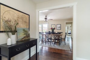 Dining - Wine Country Escape: Pool & Hot Tub. Fast WiFi (Santa Rosa)