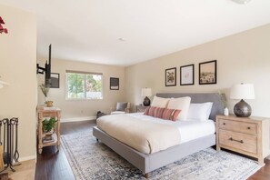 Room - Wine Country Escape: Pool & Hot Tub. Fast WiFi (Santa Rosa)