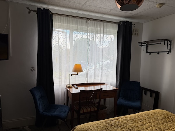 Charde Guest House - Birmingham
