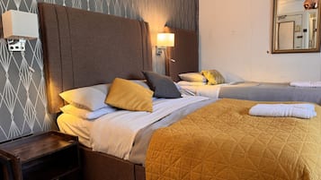 Habitación familiar, vistas al jardín | Tabla de planchar con plancha y wifi gratis