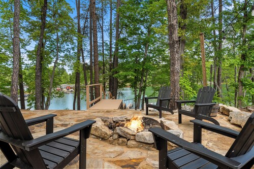 Modern Coastal Design with Lakeside Luxury on Keowee