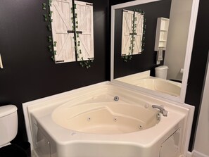 Bathroom - Rustic Horse-Farm Stay on 7 Acres, Lake Erie, Nature, Horses and More. (Ashtabula)