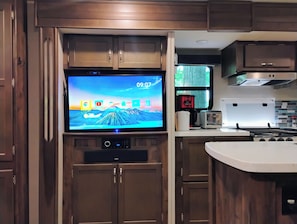 Interior - Luxury trailer on Benson Lake (Westport)