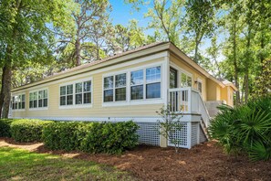 A single-story house with a front porch, a small staircase, and a well-maintained garden. - Beautiful & Spacious Golf View Villa Next to Pool (Hilton Head)