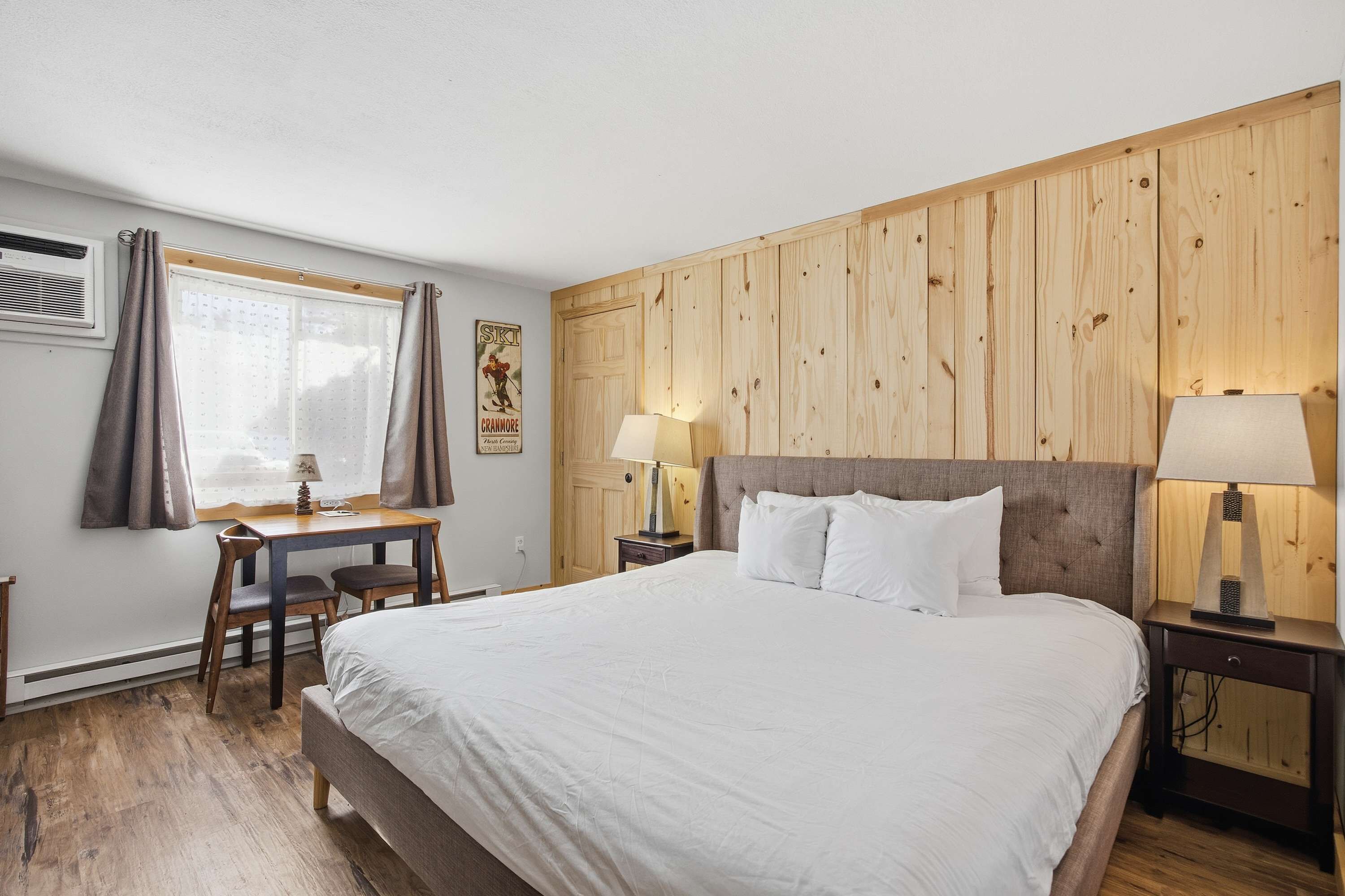 Studio, 1 King Bed, Pets not allowed, Mountain View (Snowy Ridge Retreat) | 1 bedroom, individually decorated, individually furnished