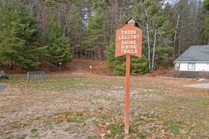 Property grounds - Eastern Inn Mountain Ski Lodge (North Conway)