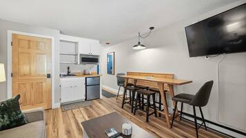 Condo, Multiple Beds, Pets not allowed, Mountain View (Sugar Maple Suite) | Interior