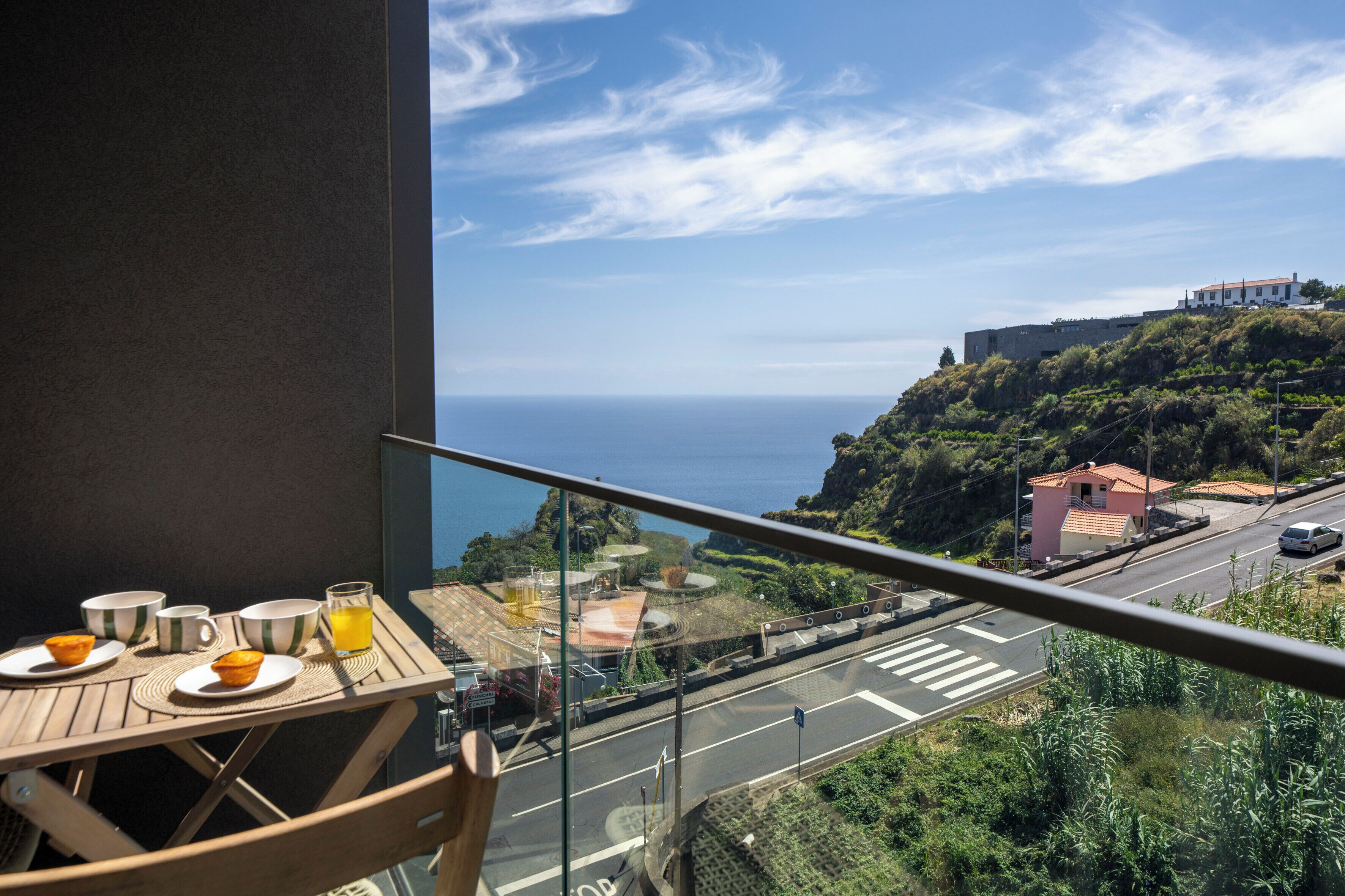 Outdoor dining. Calheta Hills V – Sea View and Pool in Calheta