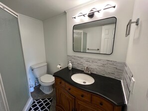 Towels, soap, shampoo, toilet paper - Stampeder Inn (Williams Lake)