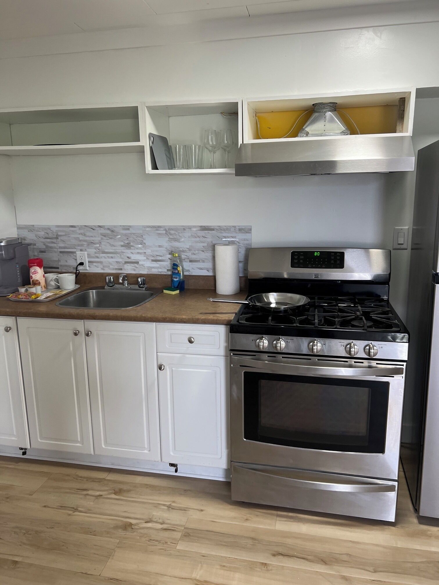 Full-size fridge, microwave