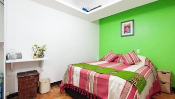 Caja de seguridad en la habitación y escritorio
