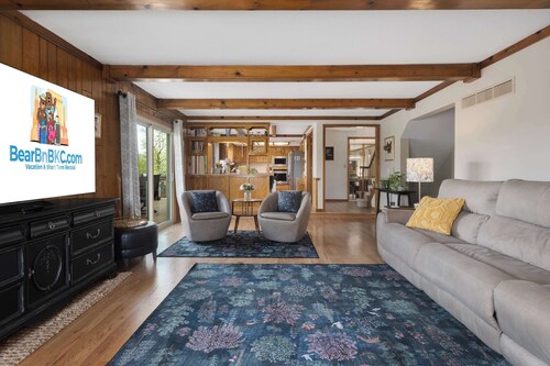 5 King Beds, Mins to Activities, & Kayaks