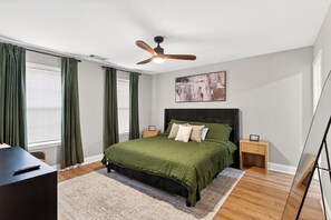 Room - Modern & Comfy Near M'Benz and State Farm Arena! (Atlanta)