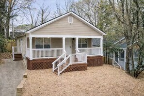 Exterior - Modern & Comfy Near M'Benz and State Farm Arena! (Atlanta)