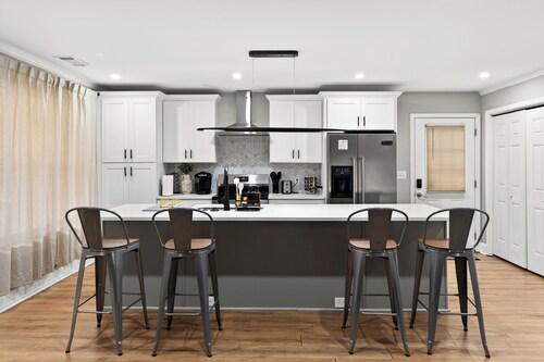 Modern & Comfy Near M'Benz and State Farm Arena!