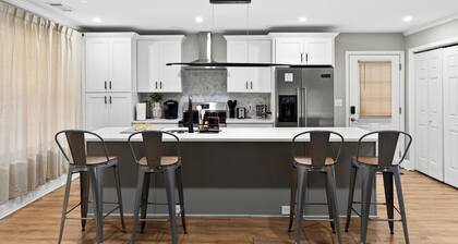 Modern & Comfy Near M'Benz and State Farm Arena!