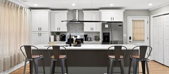 Modern & Comfy Near M'Benz and State Farm Arena!