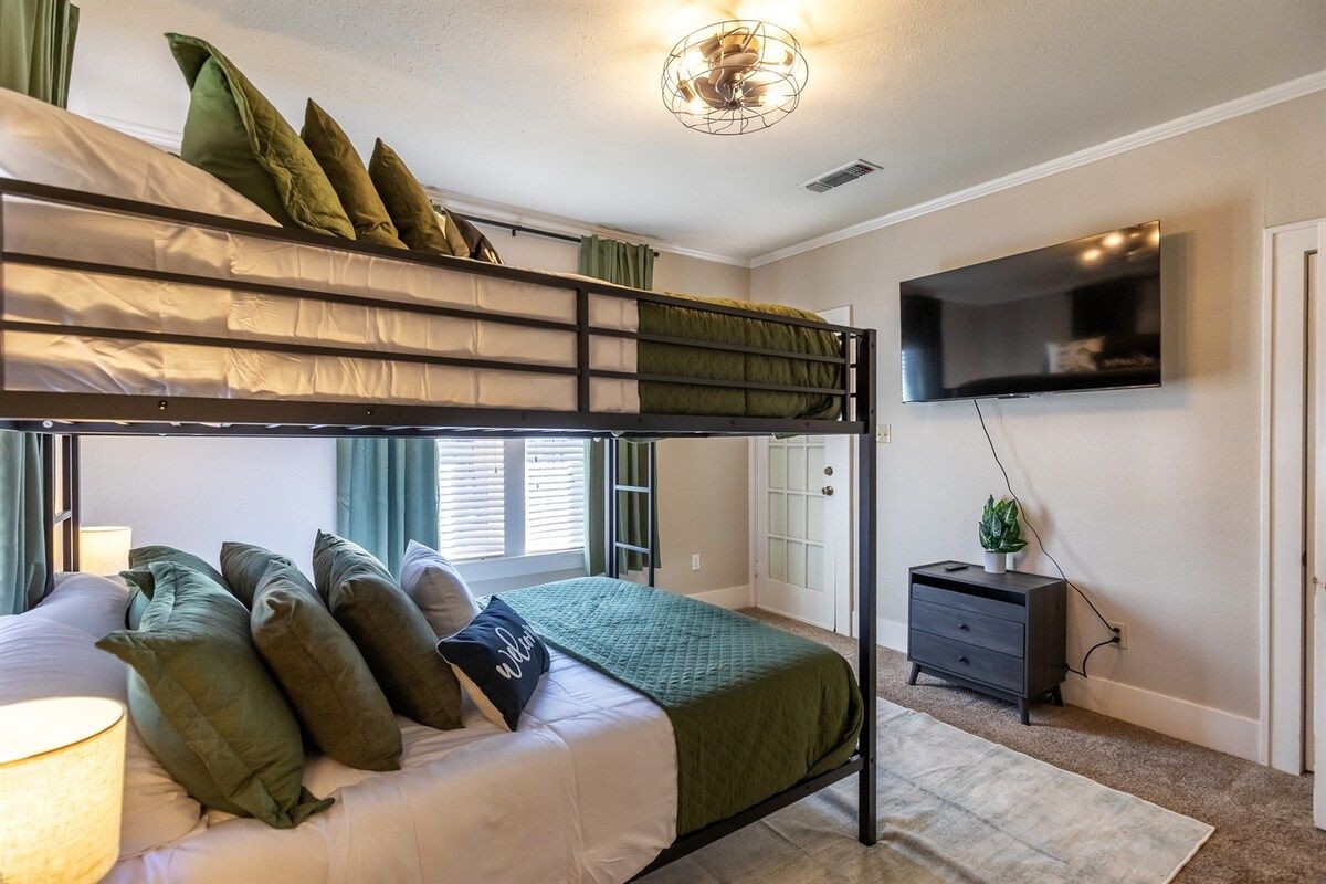 3 chambres, fer et planche à repasser, Wi-Fi, draps fournis