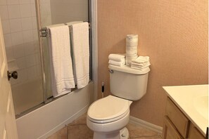 Dusche, Whirlpool, Handtücher