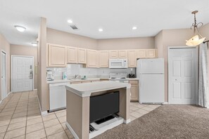 Coffee/tea maker, fridge, microwave, oven - Right Direction Rentals 2 Bedroom Villa 9955 (Port St. Lucie)
