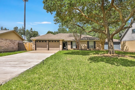 Exterior. Relaxing 3 Bed/2 Bath Home in Klein, TX