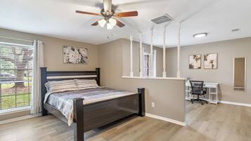 3 Schlafzimmer, Schreibtisch, Bügeleisen/Bügelbrett, kostenloses WLAN