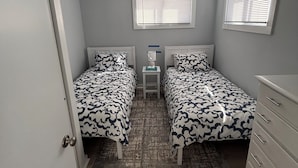 Unclassified image, 2 of 16, button - Fabulous 3-bedroom house with AC in charming Narragansett (Narragansett)