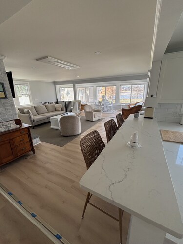 Fabulous 3-bedroom house with AC in charming Narragansett
