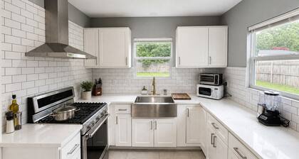 Perfect 4-bedroom mid-century home in Grand Prairie