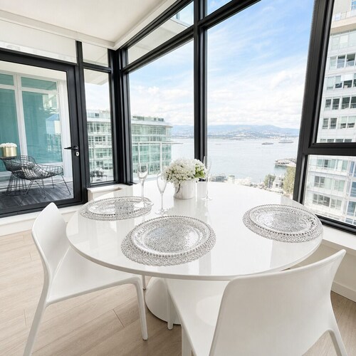 Luxury Lakeview Condo at Aqua - Pool & Sandy Beach