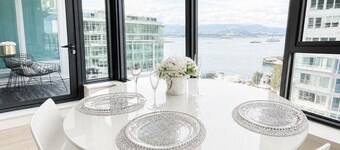 Luxury Lakeview Condo at Aqua - Pool & Sandy Beach
