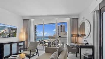 Studio, City View | Living area