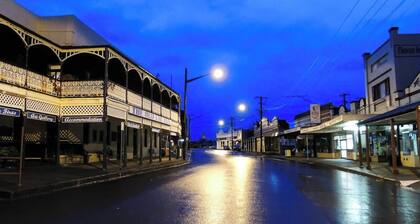 Old Vic Hotel