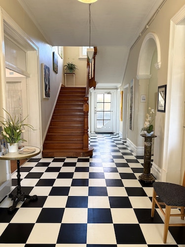 Old Vic Hotel