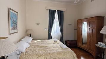 Standard Double Room, 1 King Bed, Non Smoking