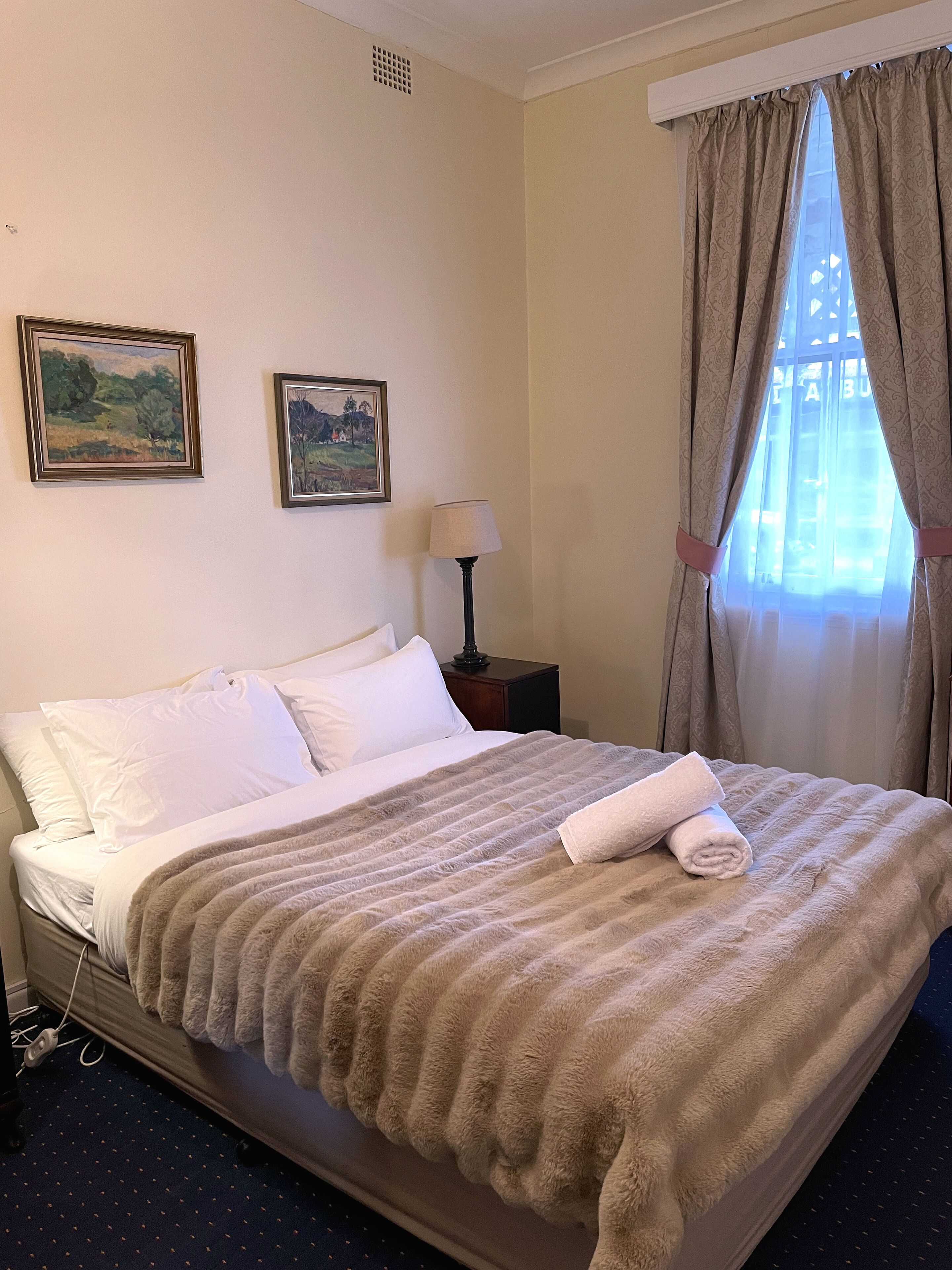 Standard Double Room, 1 Queen Bed, Pets Allowed, Ground Floor | Premium bedding, WiFi (free), individually furnished, bed sheets