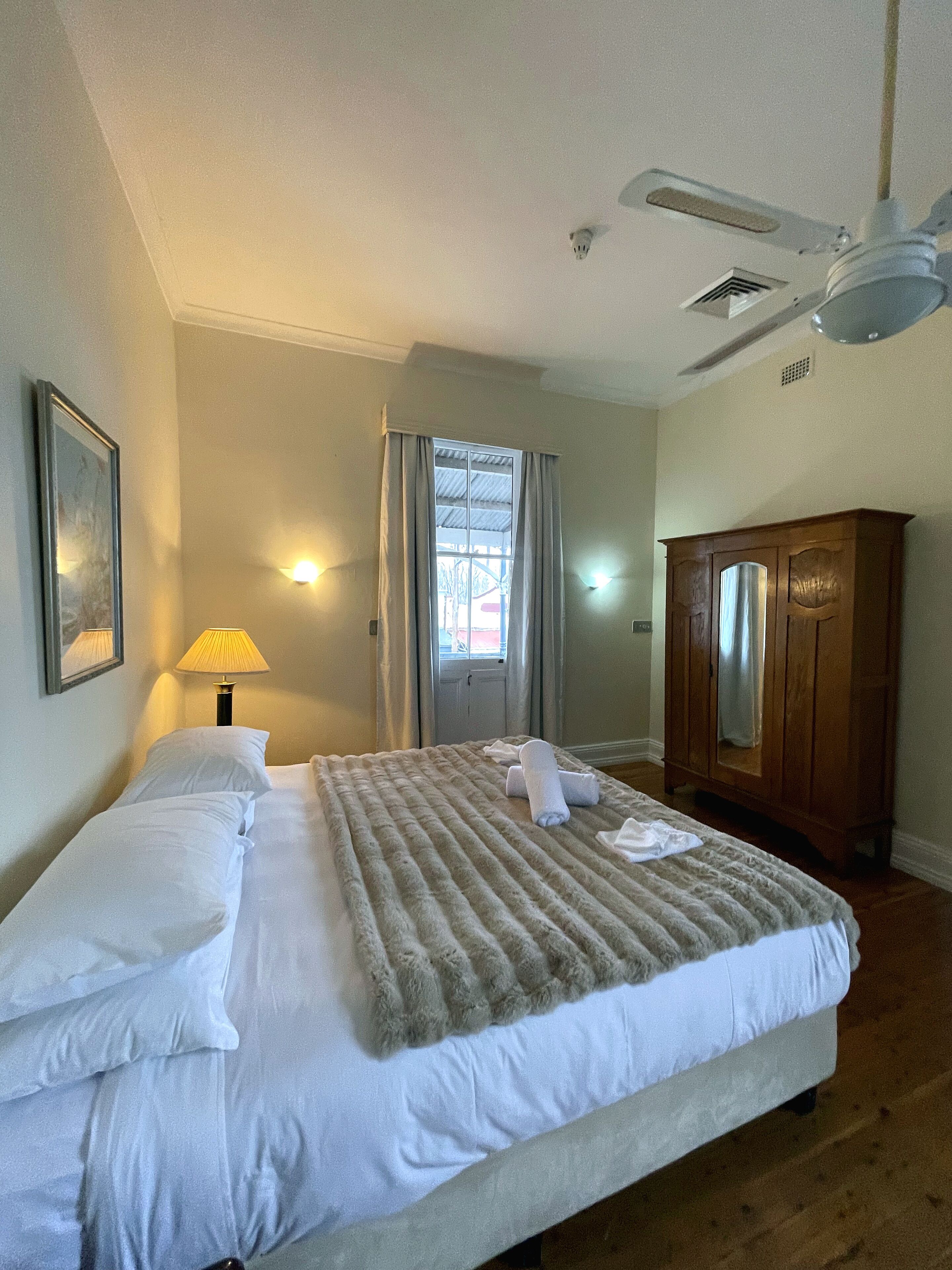Deluxe Double Room, 1 King Bed, Ensuite | Premium bedding, WiFi (free), individually furnished, bed sheets