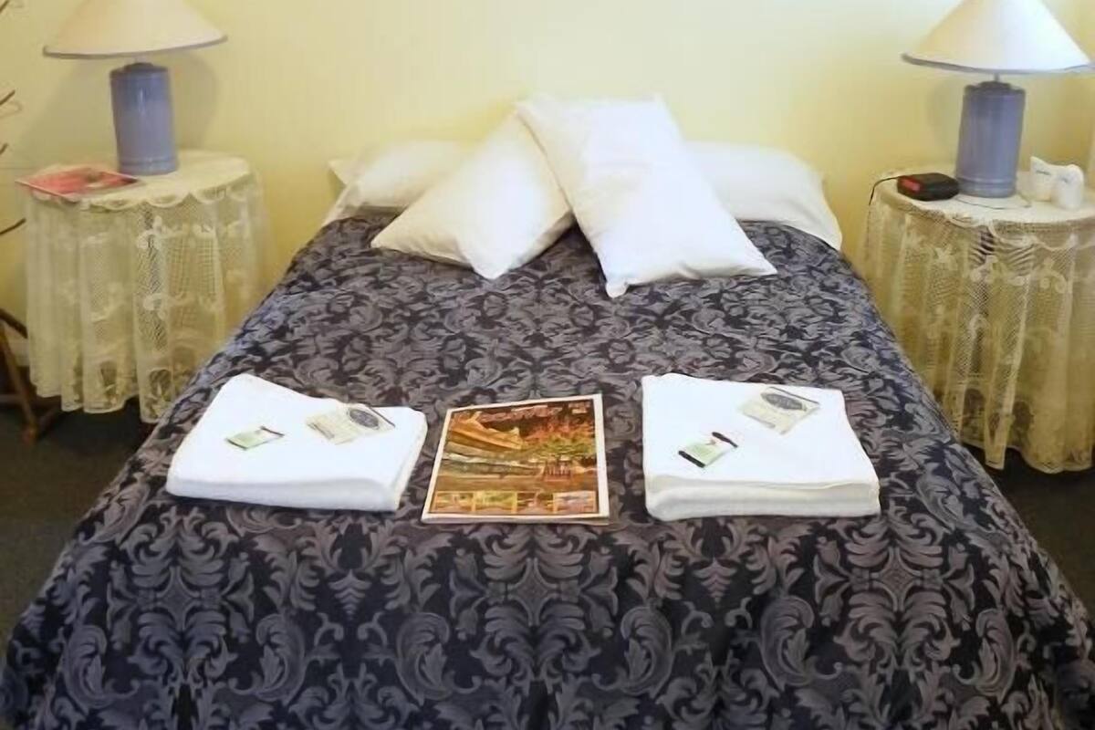 Ropa de cama de alta calidad, wifi gratis y muebles diferentes 