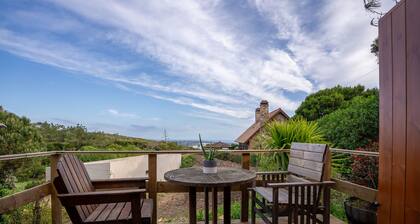 Cute Cabin in Azoia Colares, a perfect retreat between ocean and mountain