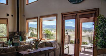 Eagar Hilltop Vista, 360 Views, Hot Tub, AC, Game room, Starlink, Sleeps 8