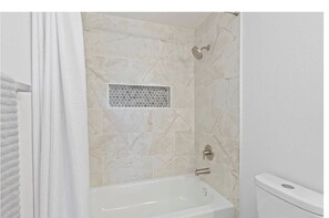 Bathroom - 4 BD, Pet Friendly - Modern chic beautiful, fenced yard (Vancouver)