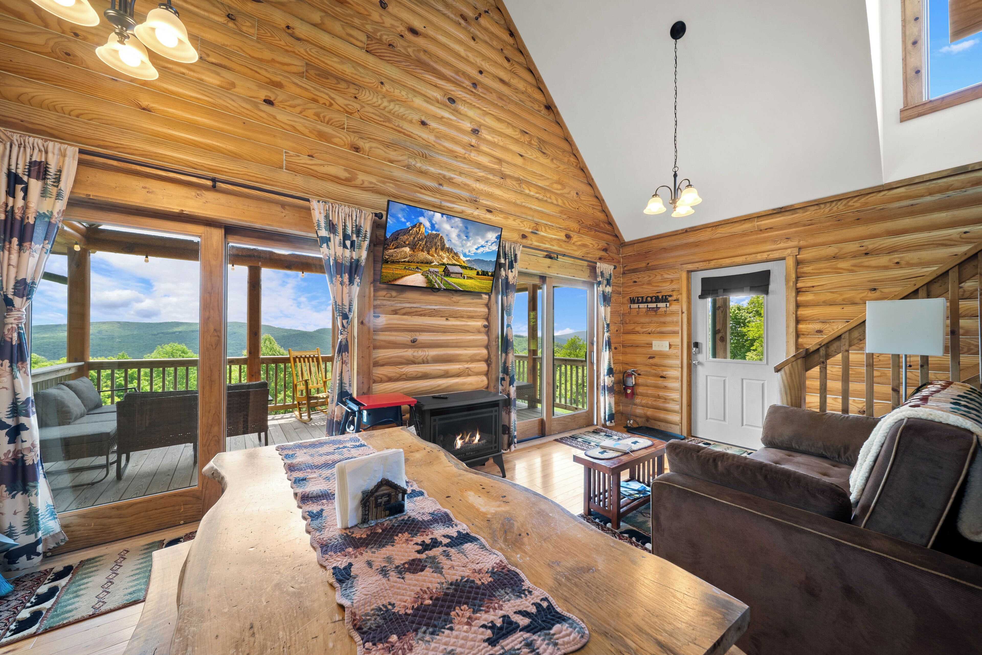 Smart TV, fireplace