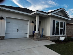 Exterior detail - Perfect 3-bedroom house with AC in adorable Milton (Milton)