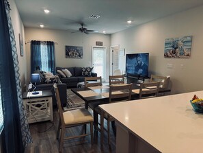 Dining - Perfect 3-bedroom house with AC in adorable Milton (Milton)