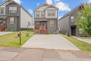 Exterior - Stylish 4BR/3BA Near Downtown Greenville (Greenville)