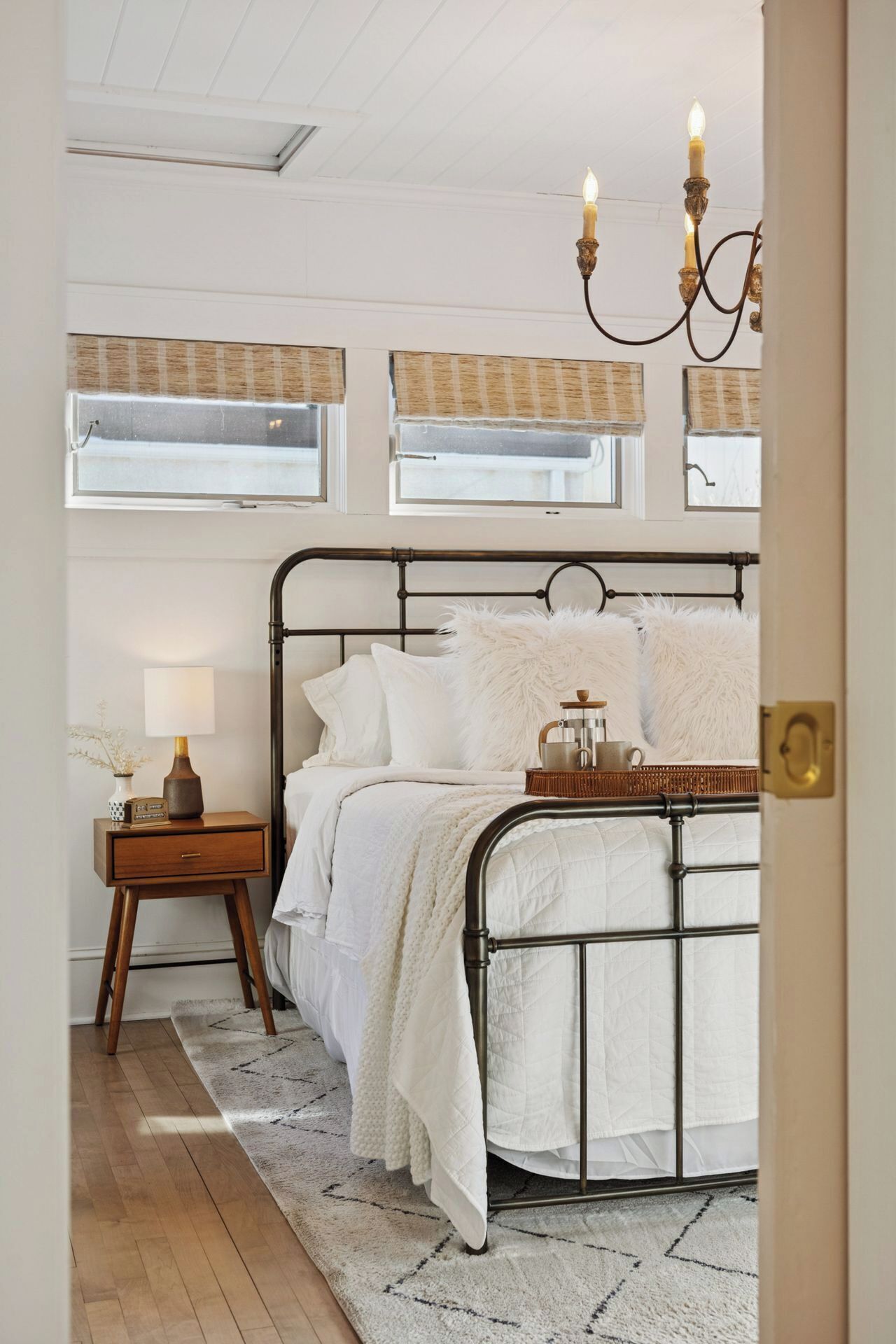 インターネット、ベッドシーツ. Romantic Getaway- Luxury Little Bungalow for 2 in Linden Hills