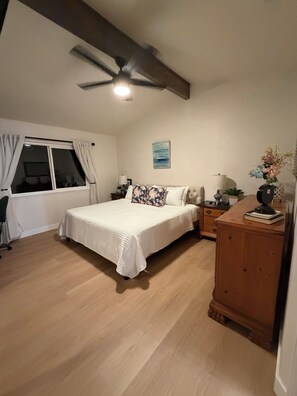 3 habitaciones, escritorio, tabla de planchar con plancha y wifi gratis