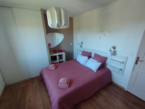 Room - Vrbo Property (Modène)